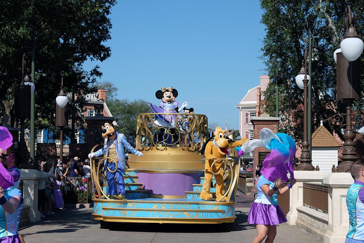 Magic Kingdom Parade Viewing Guide: Best Viewing Locations, Route Schedules, and Photography Tips