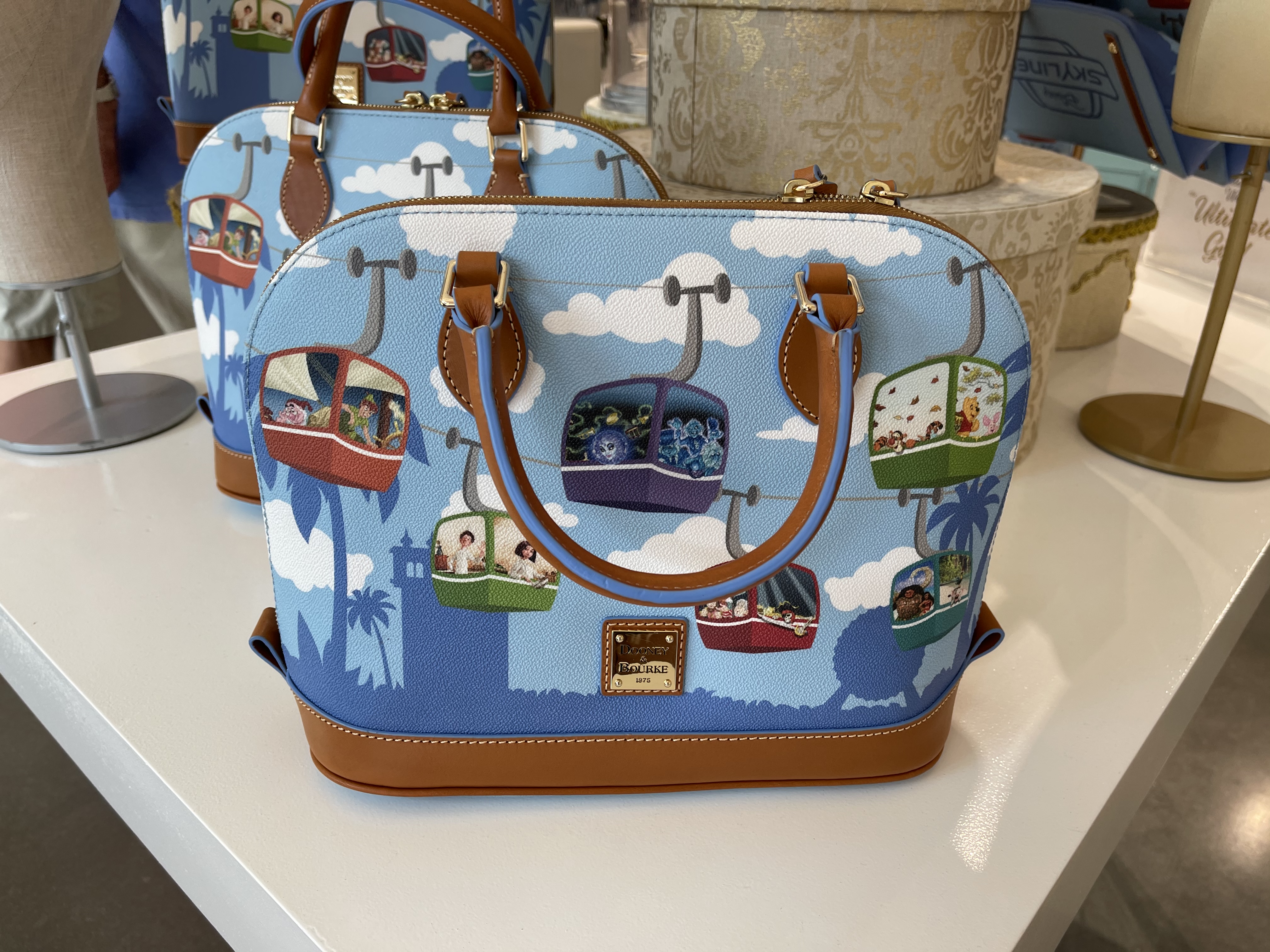 アメリカ Disney Dooney Bourke の通販 By Florida Life ディズニーならラクマ Wdw 50周年 ワンピース そちらで