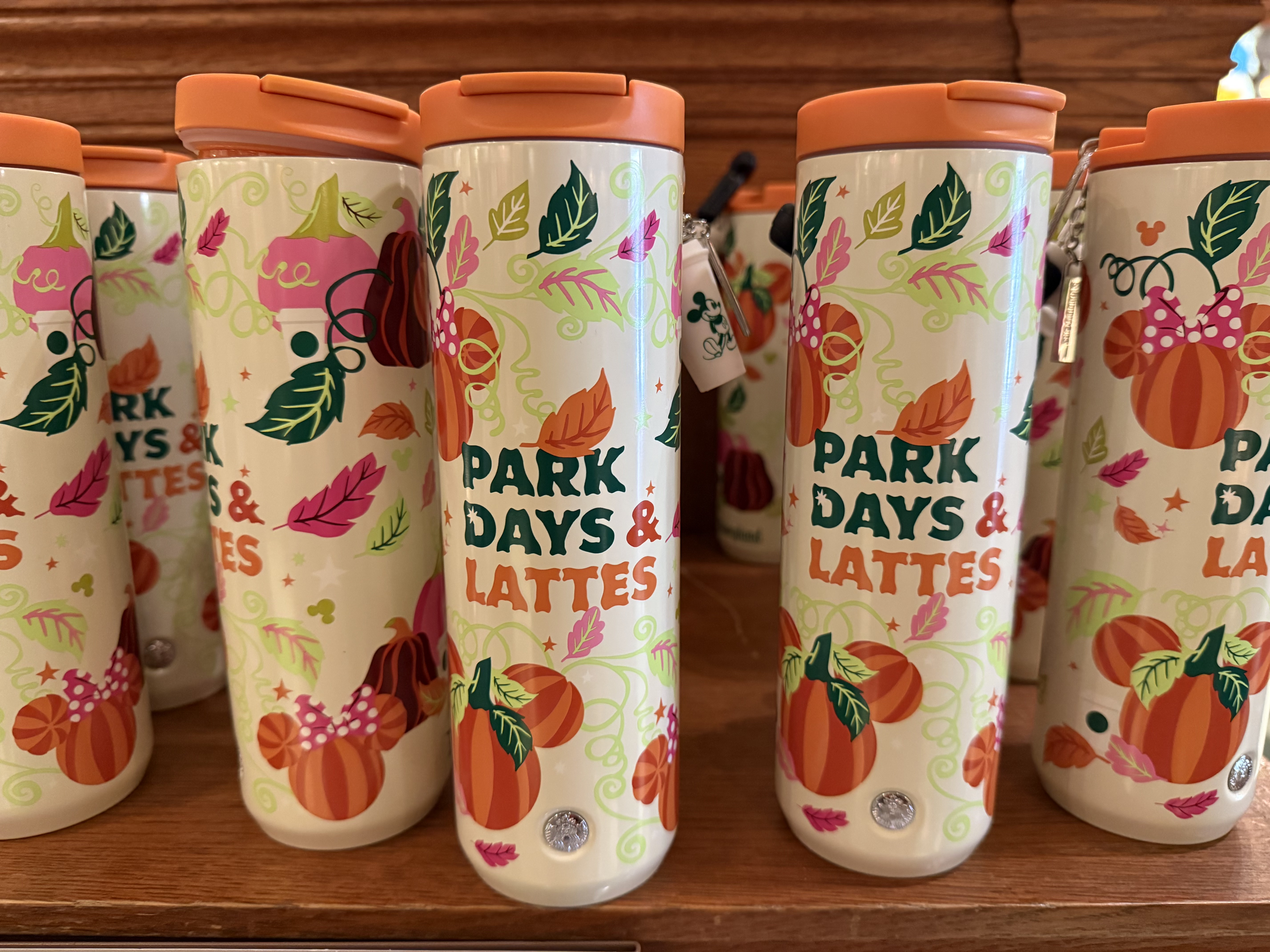DLR】🎃カリフォルニアディズニーランドのスターバックスに登場