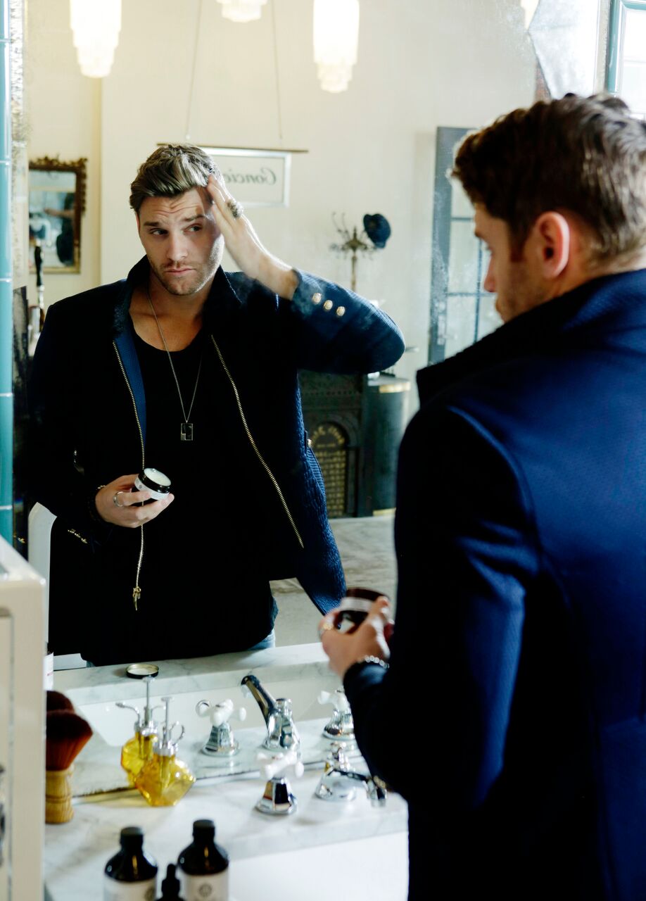 Wax or water-based hair pomade - what's the difference? (1)