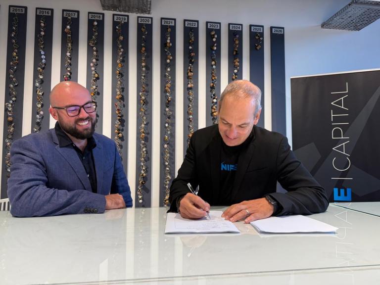 Knife Capital startups Optique investment