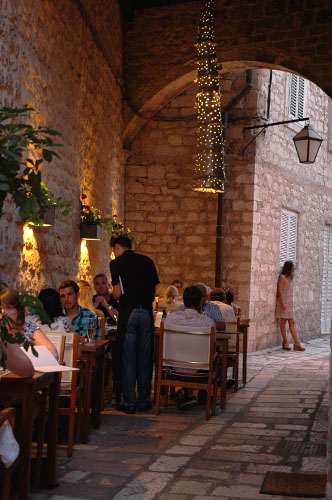 giaxa | distantlocals.com