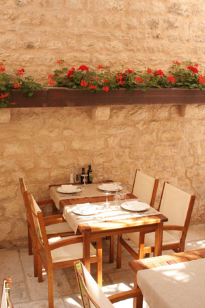 giaxa | distantlocals.com