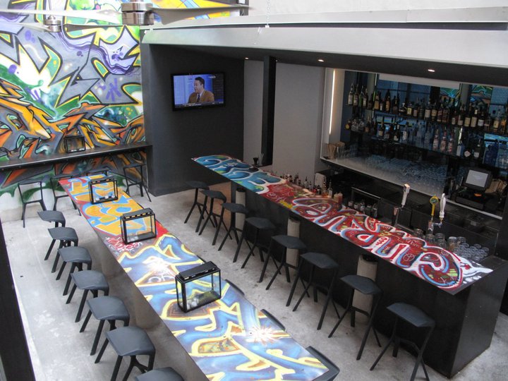graffiti bar | distantlocals.com