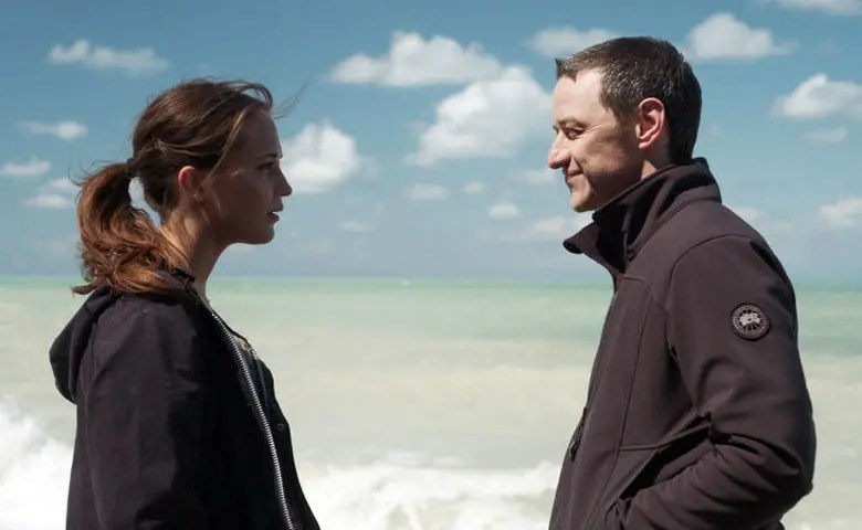 Submergence, la zambullida de Wenders entre el océano y el Islam
