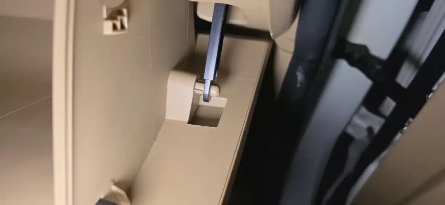 자동차 실내 에어컨 냄새 관리 모습