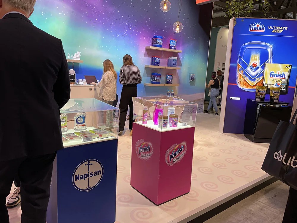 RECKITT a ISSA PULIRE 2025