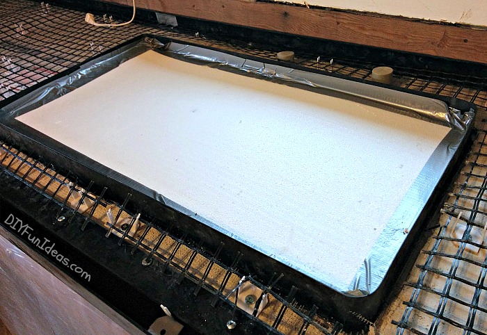 HOW TO MAKE DIY CAST IN PLACE WHITE CONCRETE COUNTERTOPS ...