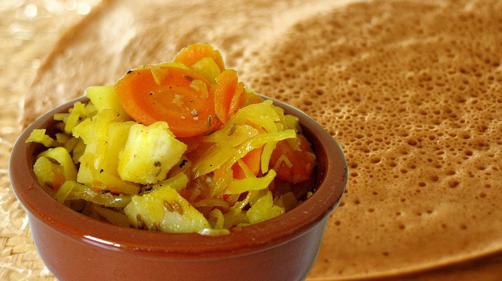 Chou blanc à l'éthiopienne injera galette djolo