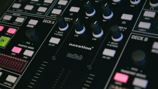 Exclusive Review! Novation Twitch DJ Controller and Serato