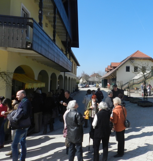 Vreme ja prispevalo k spodbudnemu vzdušju med ljudmi.