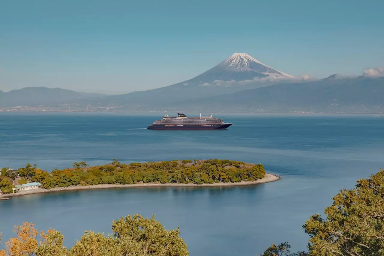 Introducing Explora Club - Creative Desktop Colorful Illustrations | Free Download