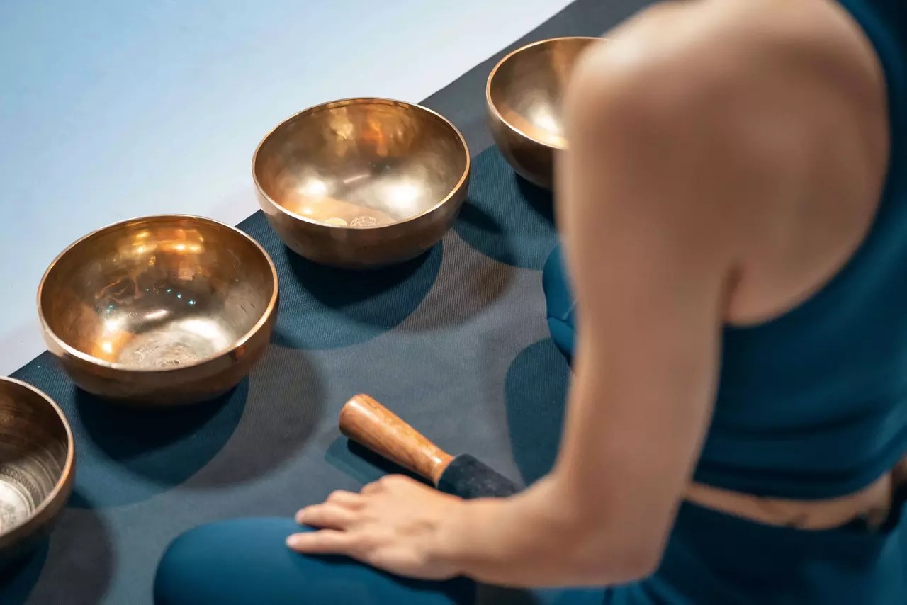 Wellbeing Programmes Explora Journeys - Elegant Space Illustration - Retina