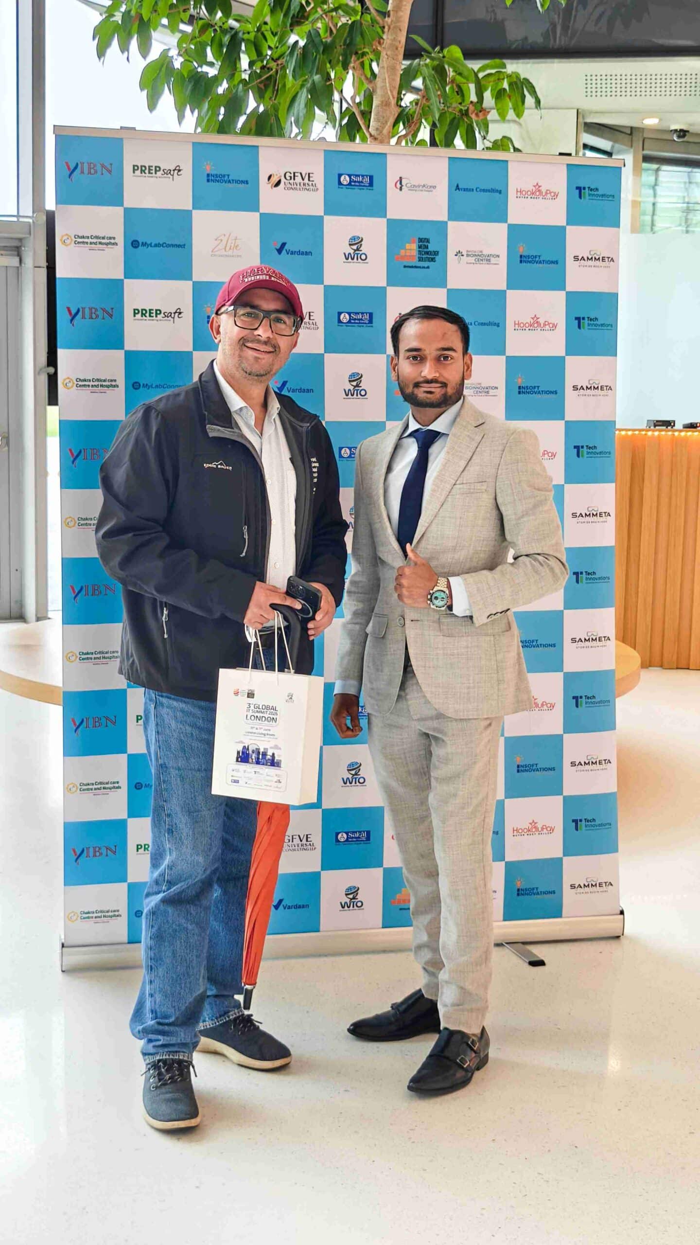Mohit and Roop - Global IT Summit Group Picture - 3rd Global IT Summit - Digital Media Technology Solutions