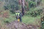 Dengan Berjalan Kaki, Dansatgas TMMD Tinjau Kondisi Jalan Penghubung Dari Desa Selemam Menuju Sebayar