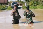 Kapolsek, Danramil, Camat Malangke Barat, Naik Perahu dan Jalan Kaki Tinjau Banjir Kiriman di Desa Wara