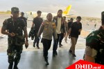 Pesawat TNI Angkatan Udara Membawa Pilot Susi Air Transit Di Bandara Sultan Hasanuddin