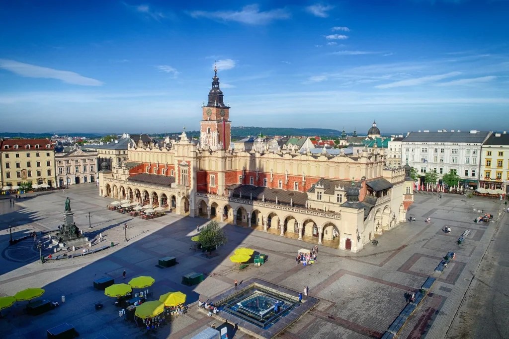 Drzewa wrócą na Rynek Główny w Krakowie. Miasto ogłosiło przetarg na wielką zieloną zmianę