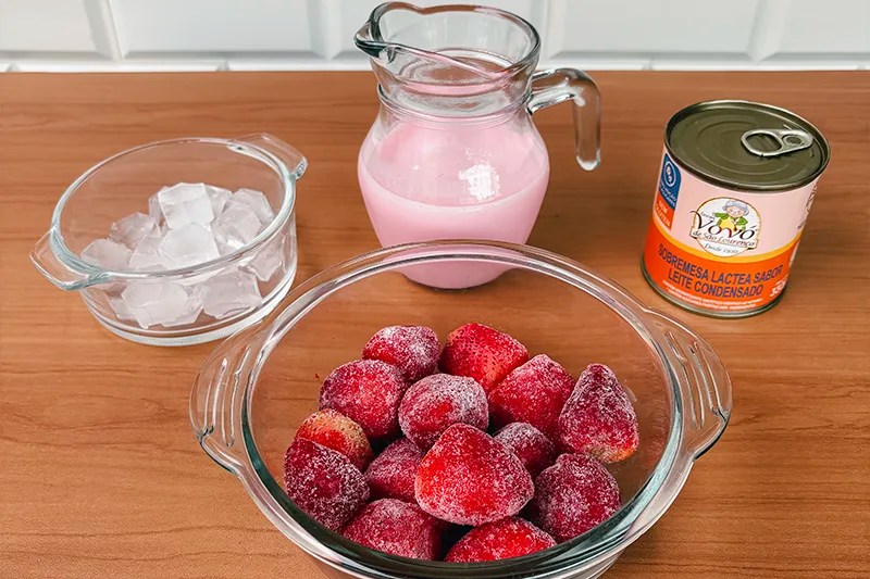 Ingredientes da batida de morango