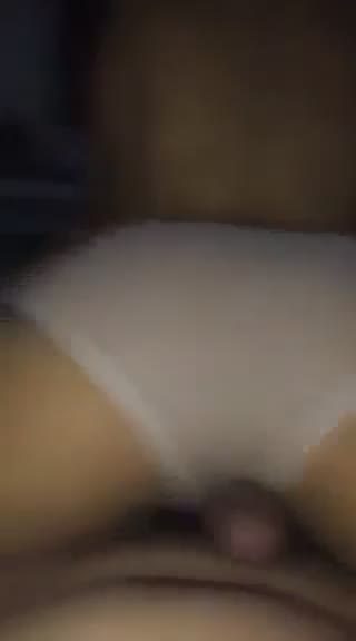 Gesek2in ke memek dulu, trus baru sepong sama ayang manis