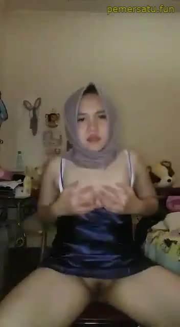 Dood – Tante Hijab Semok Bermain Memek