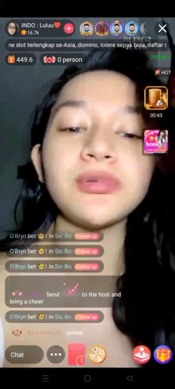 abg cantik senyumnya manis toketnya gede