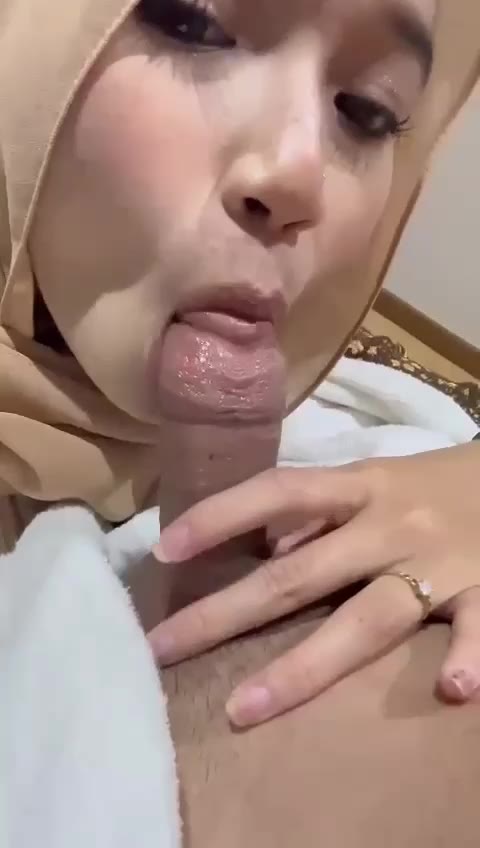 jilbab tiktoker yang viral pintar sepong dientot (3)