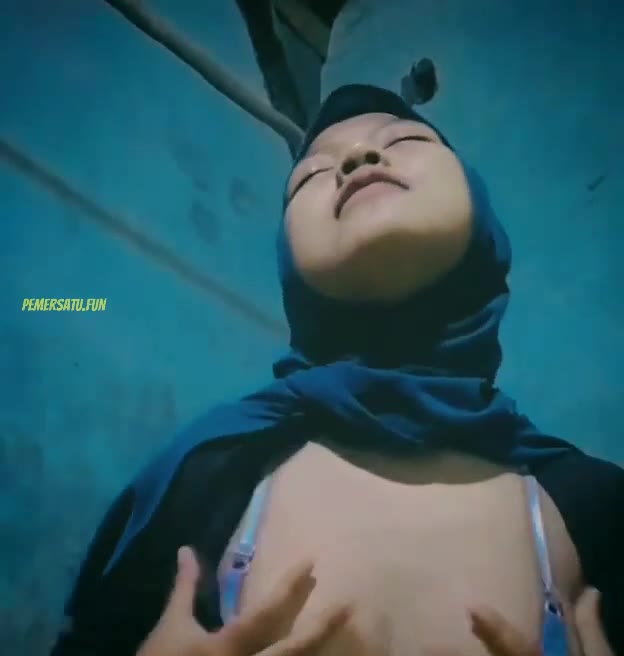 jilbab toketnya sange
