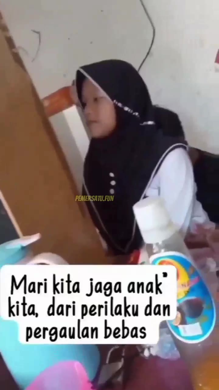 abg sekolah sedang menduduki kontol pacar direkam