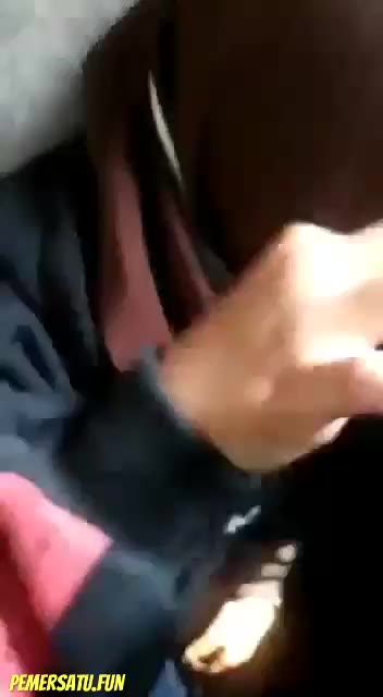 Kacamata Jilbab Dipaksa Sepong Kontol Kakak Pembina