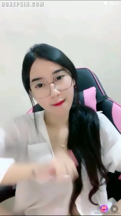 Amerlita Amerlita Cantik Berkacamata Sexy