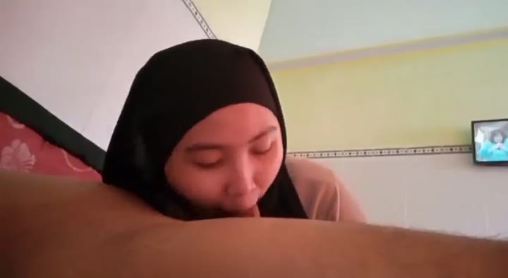 Ukhty lagi spong kontol kakak kelas