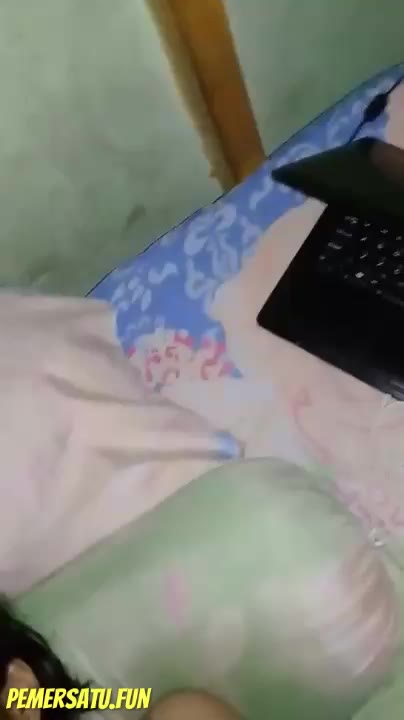 Karena Mens, Jadi Di Sepong Sampe Crot Di Mulut Aja Sama Istri