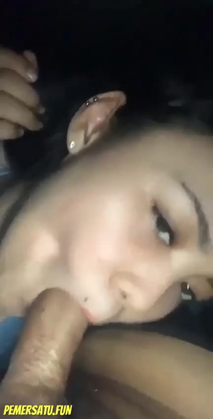 Abg 18Yo Tahi Lalat Di Bibir Pandai Sepong Kontol Guru