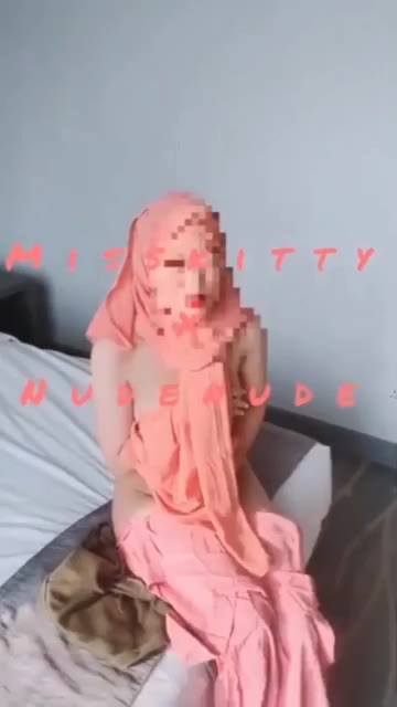 Jilbab Cantik BJ, Crot di Mulut trus Dimainin Sperma nya, ngilu banget huu