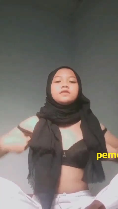 Jilbab Bocil 18Yo Suka Colmek Pap Susu (8)
