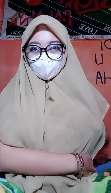 vcs sama abg jilbab memek sempit colok memek dugem