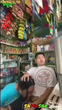 Disepongin ibu pas lagi jaga warung