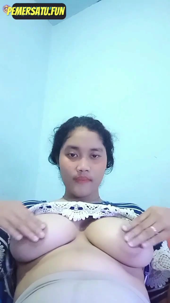Sagita Jilbab Kaus Belang Mainkan Tetek Padu Toge