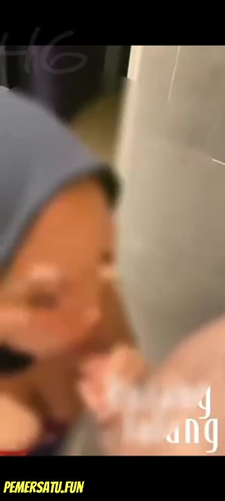 Bujang Jalang Kerudung Hitam Sepong Kontol