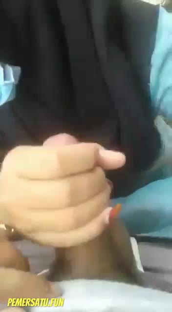 Minta Tolong Jilbab Hitam Abg 18Yo Sepong Kontol