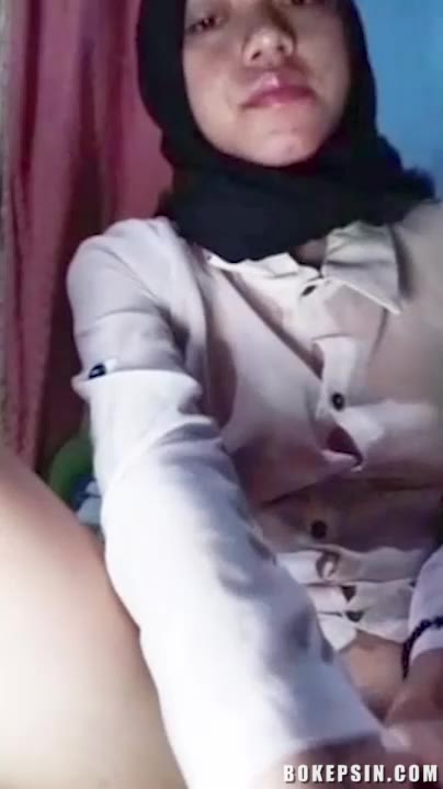 Nina Asanti Ngocok Memek Ukhty Sange-an
