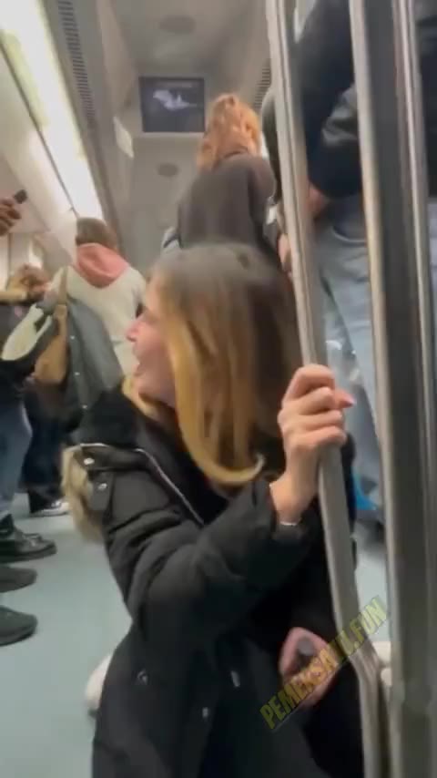 Sepong Kontol Di Mrt