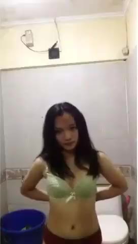 cantik mau mandi telanjang dulu