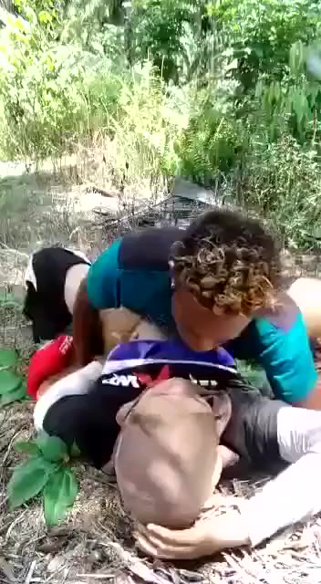 Jilbab Ngewwww Di Hutan