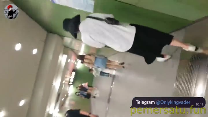 P7 Ngintip Di Eskalator Viral 7