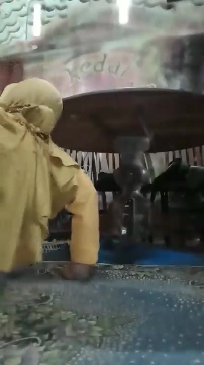 Hijab Kuning Sepong Sambil Di Gelitikin Puting