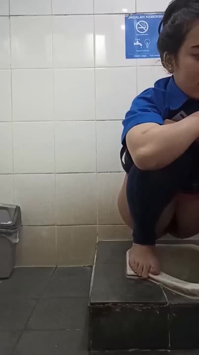 Ngintip Pegawai Indomart Pipis Video Bokep