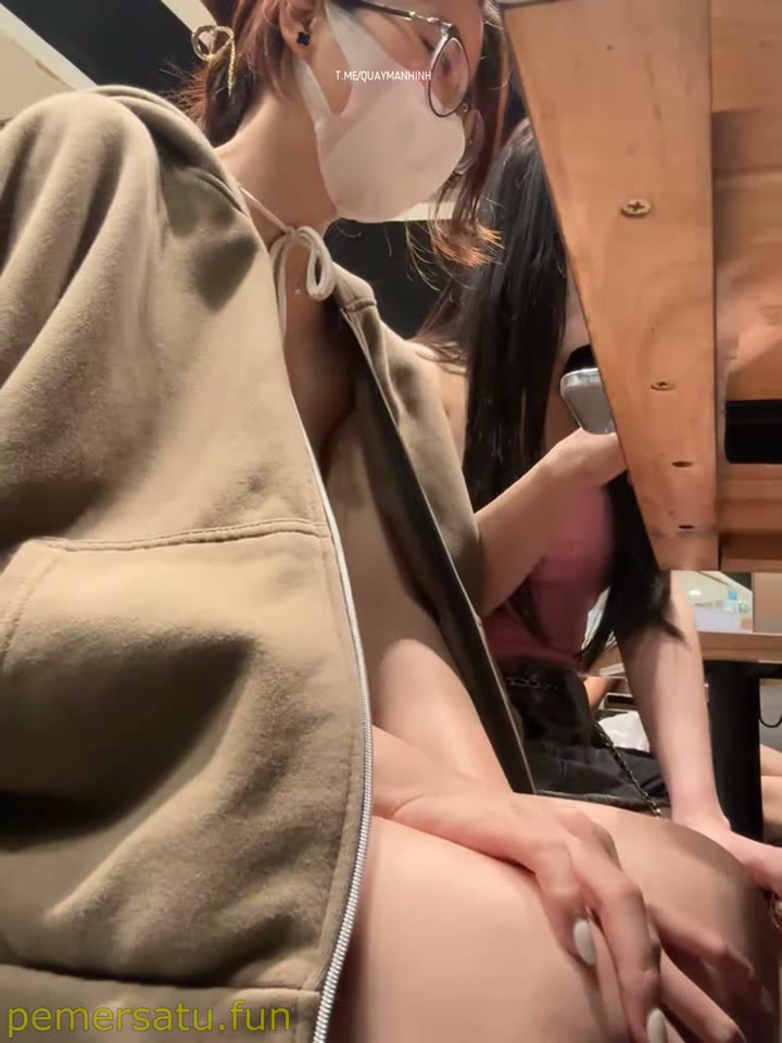 3 Viral Porno Spill Memek Diruang Ganti Bareng Besti 
