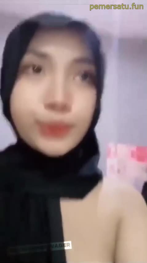 1 Bokep Viral jilbab abg suka colok memek mulus 